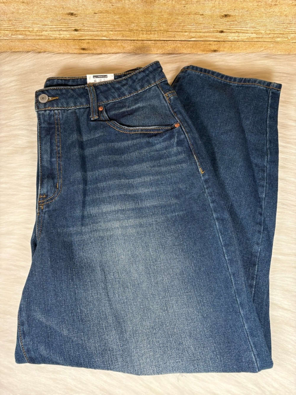 Time and Tru Women's Dark Blue Cropped Distressed Jeans - Picture 3 of 9